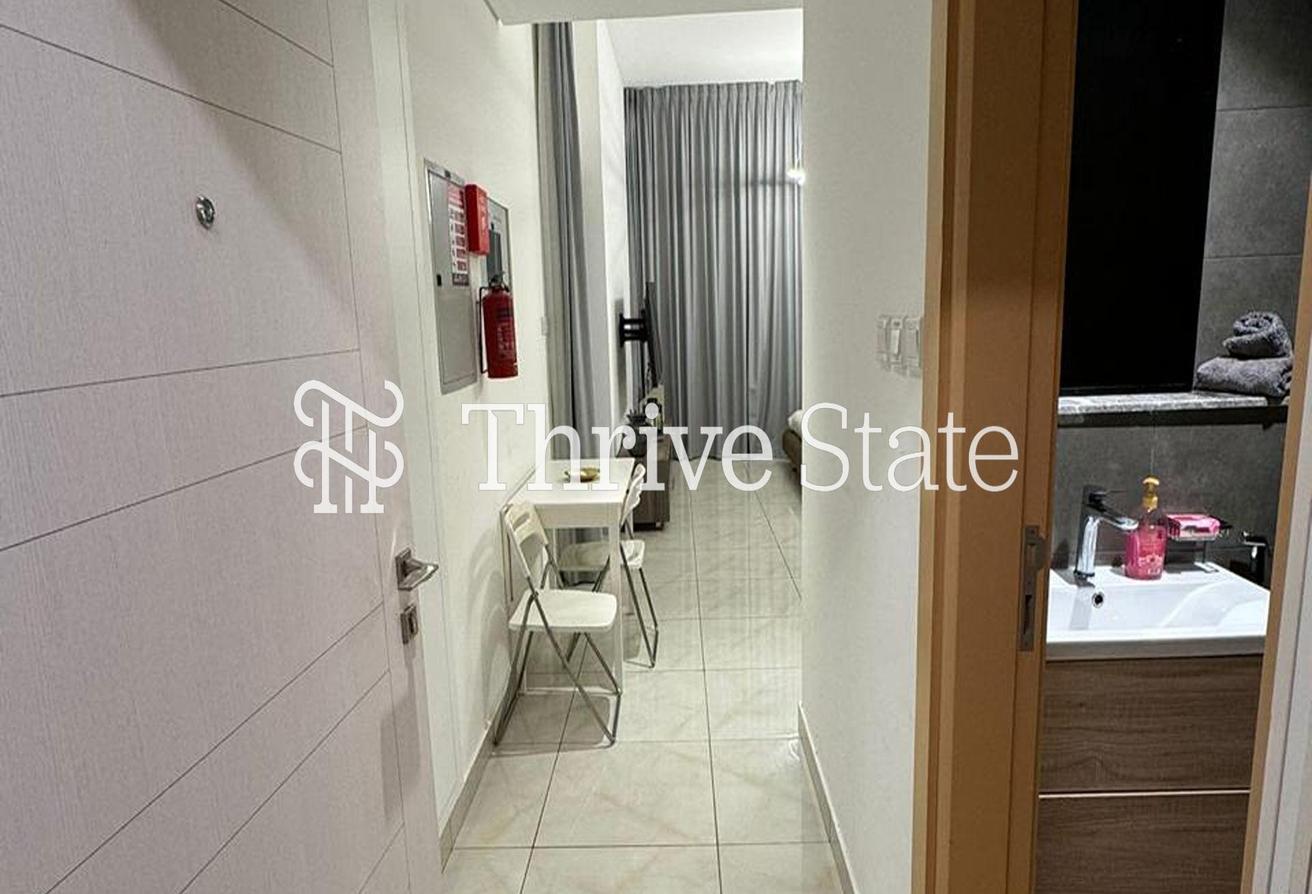 Fully Furnished | Vacant Now | 4 Cheques photo 7