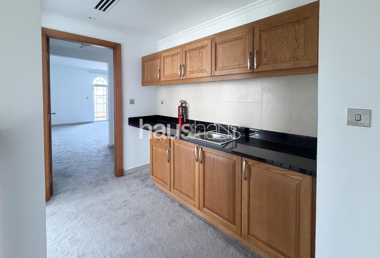 Private Pool | Well Maintained | Internal location photo 6