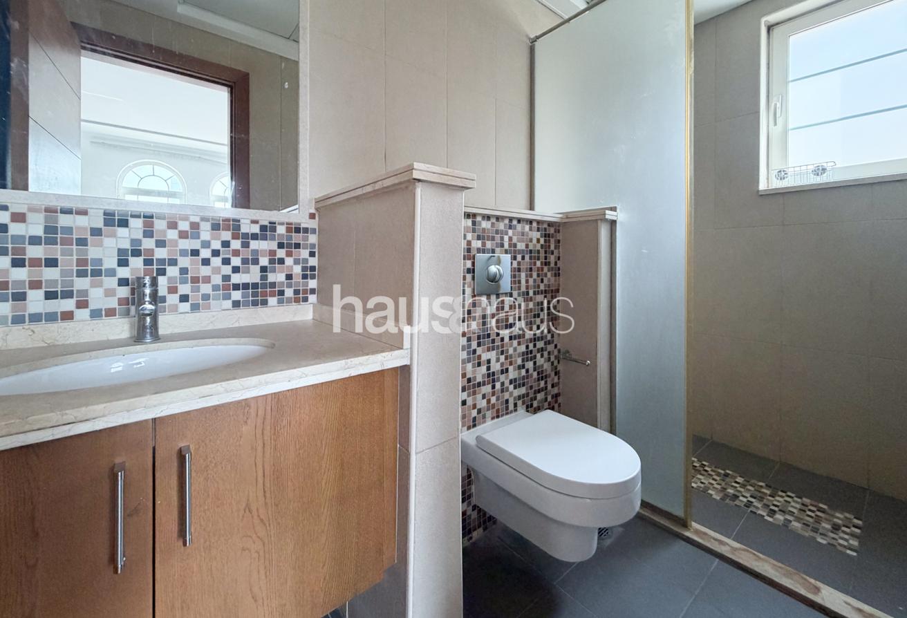 Private Pool | Well Maintained | Internal location photo 9
