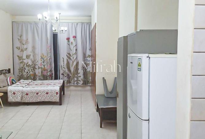Spacious Studio | Well Maintained | Prime Location photo 3