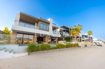 Villa - 5 Bedrooms - 6 Bathrooms for rent in Palm Jumeirah - Dubai