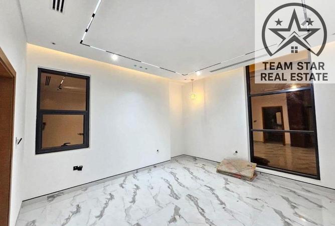 127921108 - Property Image 3