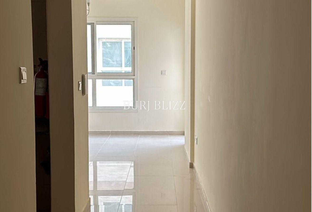 Bright and Modern | Prime Location | Vacant photo 9