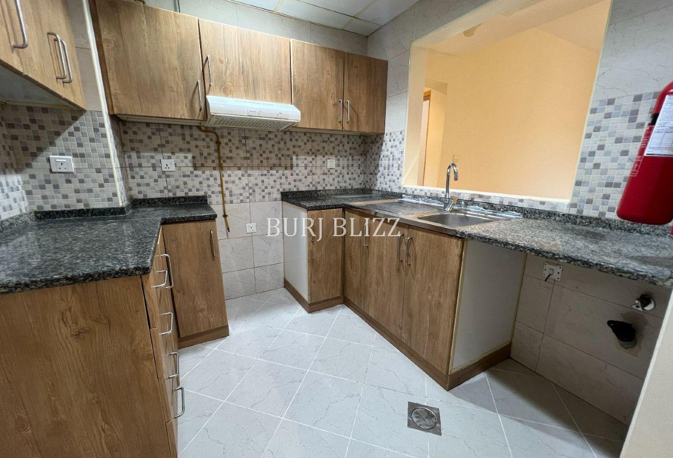 Bright and Modern | Prime Location | Vacant photo 7