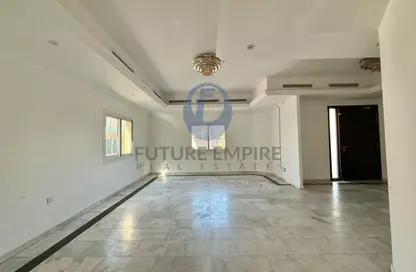 Villa - 4 Bedrooms - 5 Bathrooms for rent in Mankhool - Bur Dubai - Dubai
