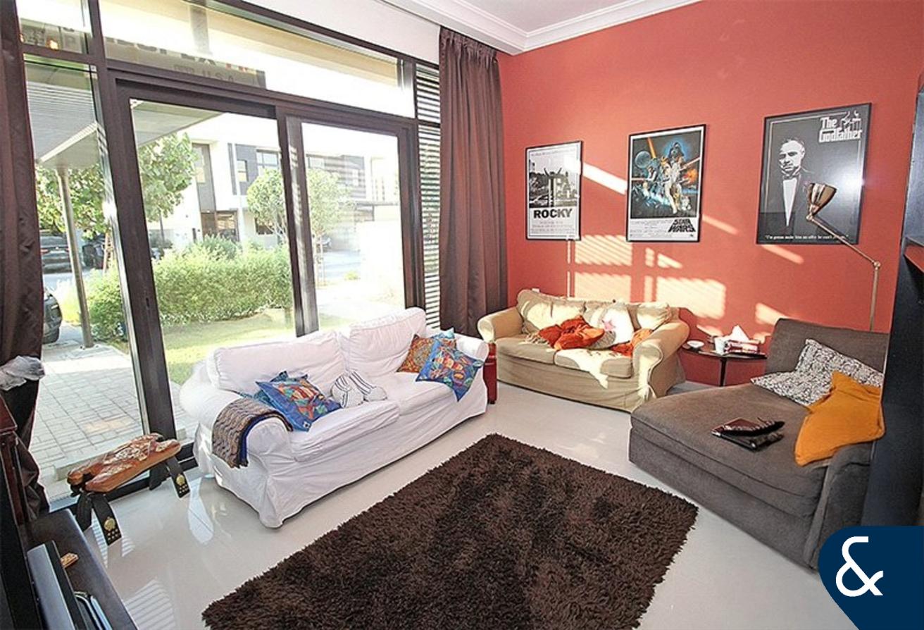 5 Bed | Unfurnished | Spacious living photo 4