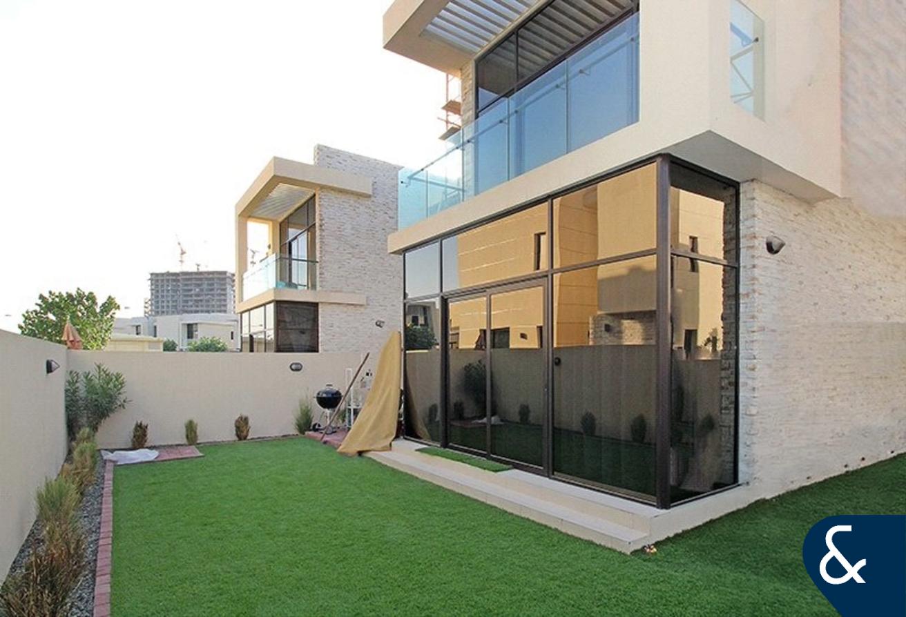 5 Bed | Unfurnished | Spacious living photo 11