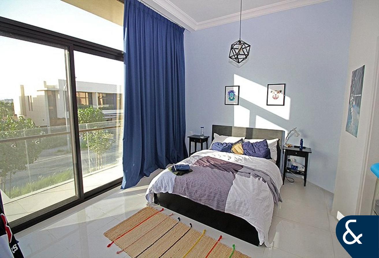 5 Bed | Unfurnished | Spacious living photo 6