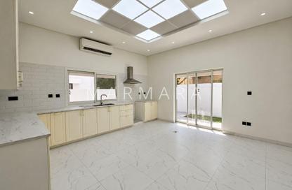 Villa - 5 Bedrooms - 5 Bathrooms for rent in Jumeirah 1 Villas - Jumeirah 1 - Jumeirah - Dubai