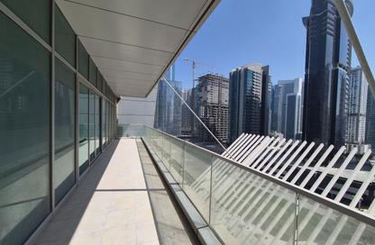 Office Space - Studio - 4 Bathrooms for rent in Iris Bay - Business Bay - Dubai