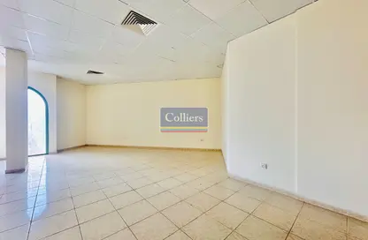 محل - استوديو للايجار في مبنى ج07 - طراز مغربي - المدينة العالمية - دبي