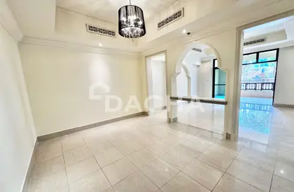 شقة - 2 غرف نوم - 3 حمامات للايجار في التاجر ريزيدنس - جزيرة المدينة القديمة - دبي القديمة - وسط مدينة دبي - دبي