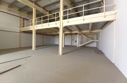 Warehouse - Studio - 1 Bathroom for rent in Al Sajaa - Sharjah