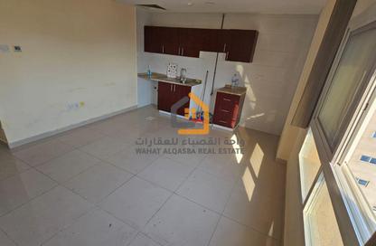 Apartment - Studio - 1 Bathroom for rent in Qasimia 10 building - Al Mahatta - Al Qasimia - Sharjah