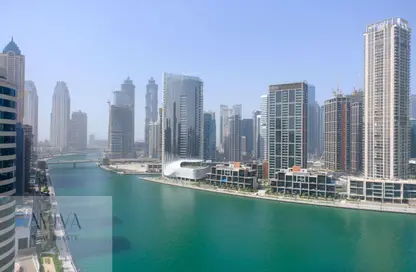 مكتب - 2 غرف نوم - 1 حمام للايجار في برج الأعمال - الخليج التجاري - دبي