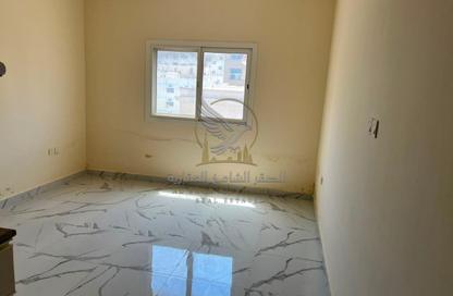 Apartment - Studio - 1 Bathroom for rent in Bu Tina - Al Sharq - Sharjah Apartment - Studio - 1 Bathroom for rent in Bu Tina - Al Sharq - Sharjah