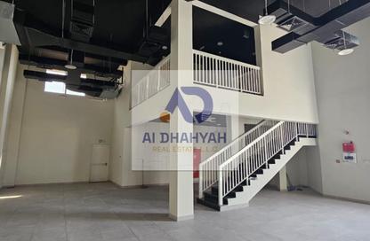 Warehouse - Studio - 2 Bathrooms for rent in Al Sajaa - Sharjah