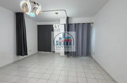 Apartment - 1 Bathroom for rent in Building Y17 - England Cluster - International City - Dubai