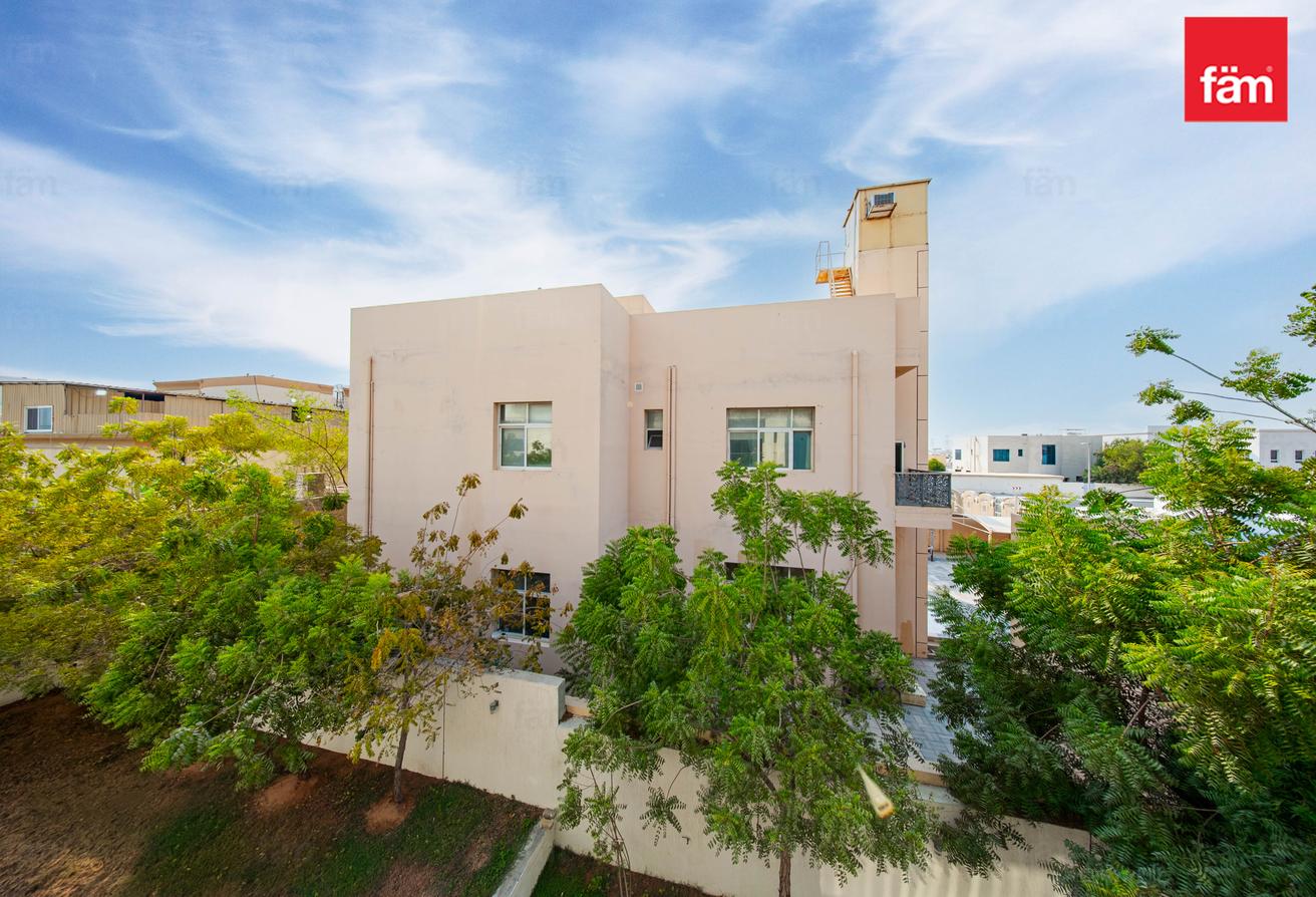 Modern Villa With Nearby Schools & Amenities photo 27