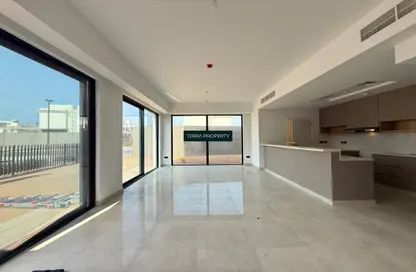 تاون هاوس - 2 غرف نوم - 4 حمامات للبيع في جزيرة فالكون - قرية الحمرا - رأس الخيمة