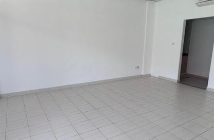 Shop - Studio - 1 Bathroom for rent in Building X26 - England Cluster - International City - Dubai