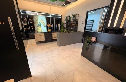 Shop - Studio - 2 Bathrooms for rent in Muweileh Community - Muwaileh Commercial - Sharjah
