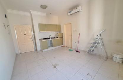 Apartment - Studio - 1 for rent in Fire Station Road - Muwaileh - Sharjah