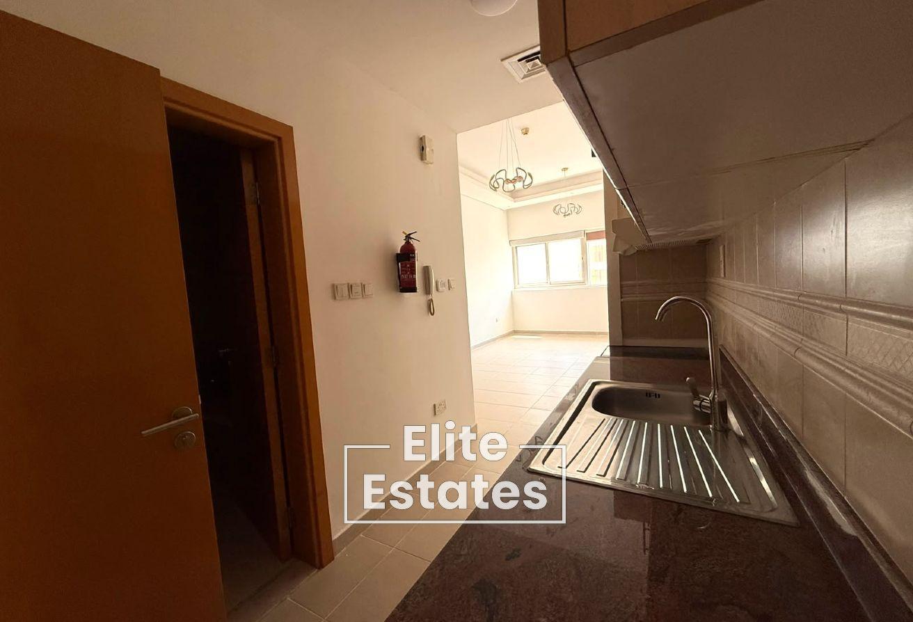1 Month Rent Free | Shared Pool & Gym | Vacant photo 4