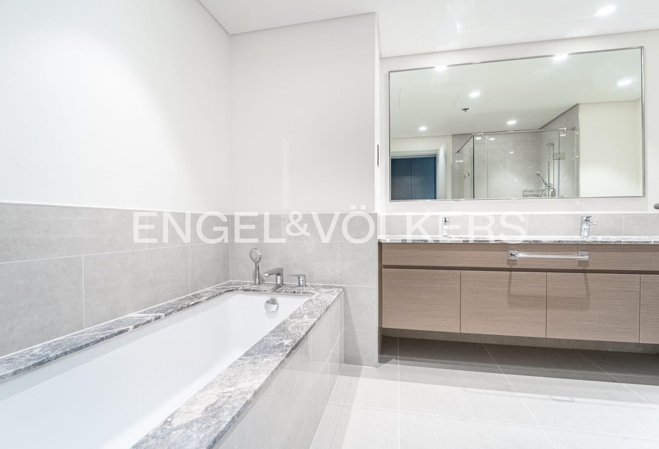 Upgraded & Premium | Boulevard & Opera View photo 13