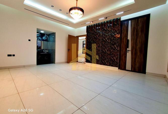 77773801 - Property Image 3