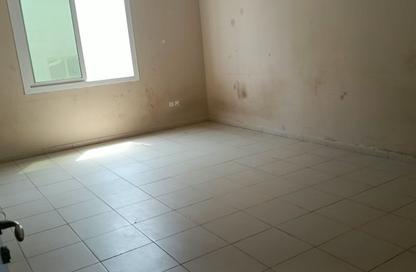 Apartment - 2 Bedrooms - 2 Bathrooms for rent in Al Qulaya'ah - Al Sharq - Sharjah