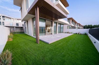 Villa - 4 - 5 for sale in Nad Al Sheba Gardens 3 - Nad Al Sheba Gardens - Nad Al Sheba 1 - Nad Al Sheba - Dubai