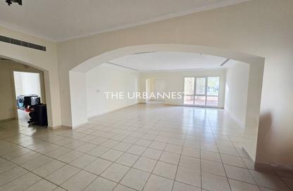 Villa - 4 Bedrooms - 4 Bathrooms for rent in Meadows 6 - Meadows - Dubai