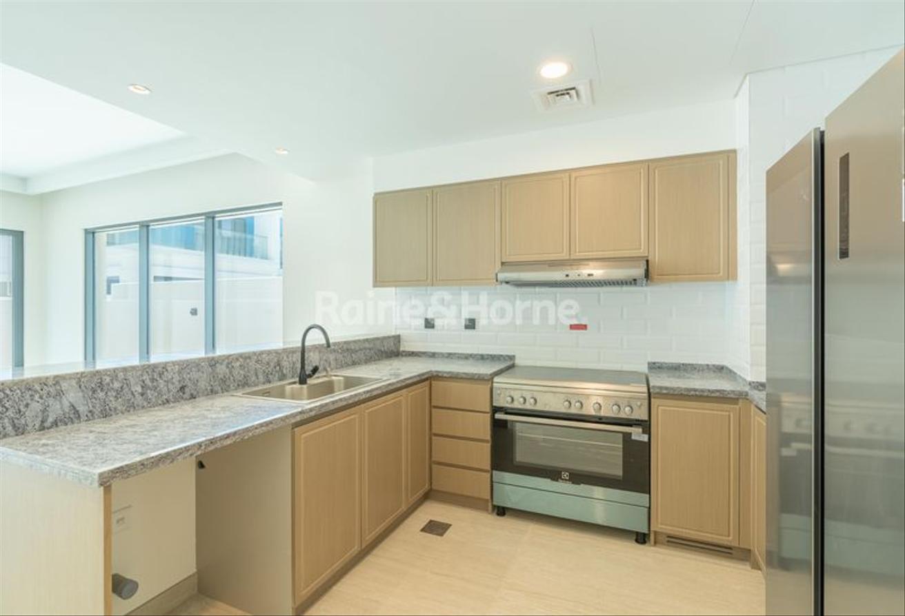 1 MONTH Free 5BR Middle Corner unit L-shape garden photo 5