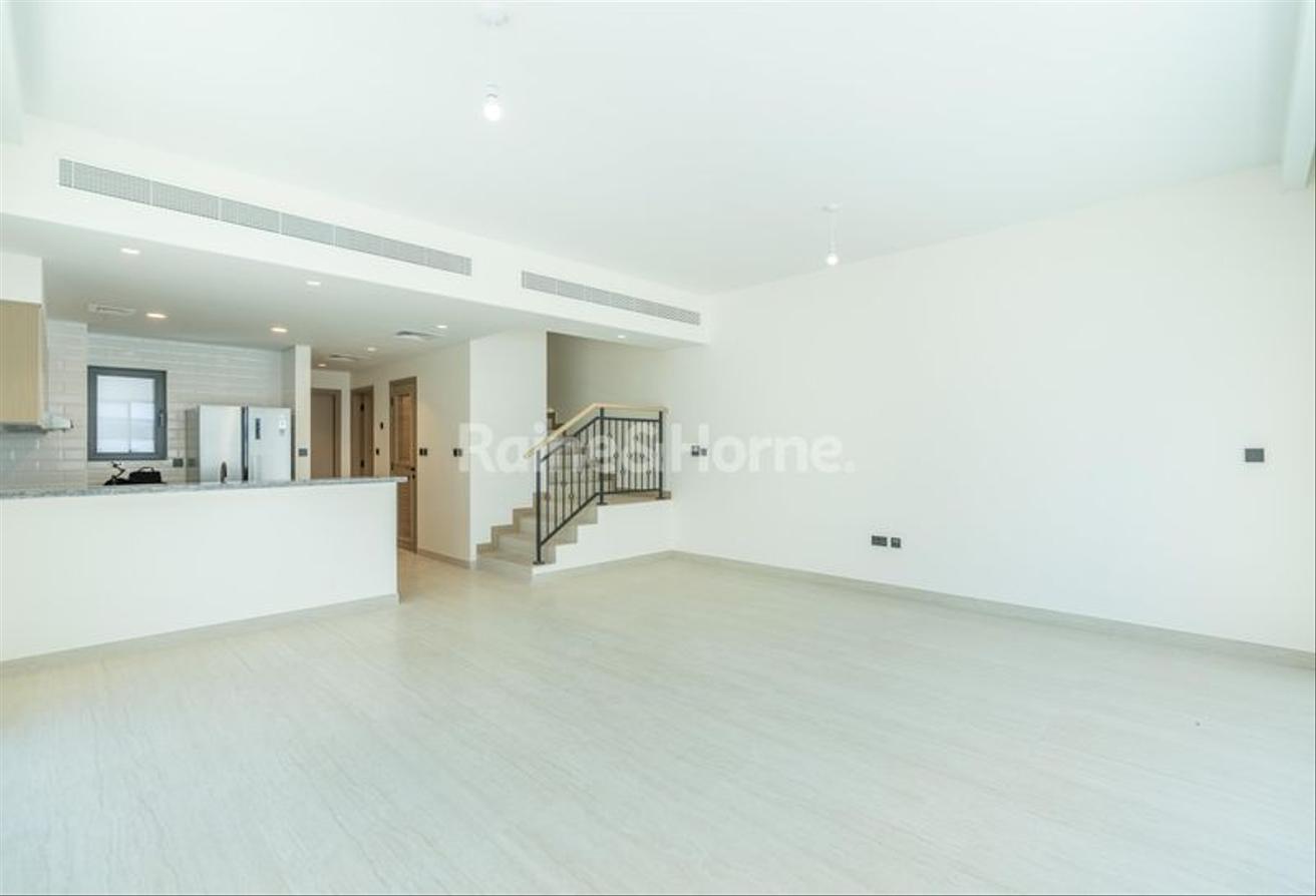1 MONTH Free 5BR Middle Corner unit L-shape garden photo 3