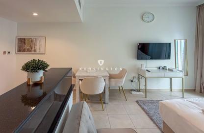 Apartment - Studio - 1 Bathroom for rent in Burj Al Nujoom - Downtown Dubai - Dubai