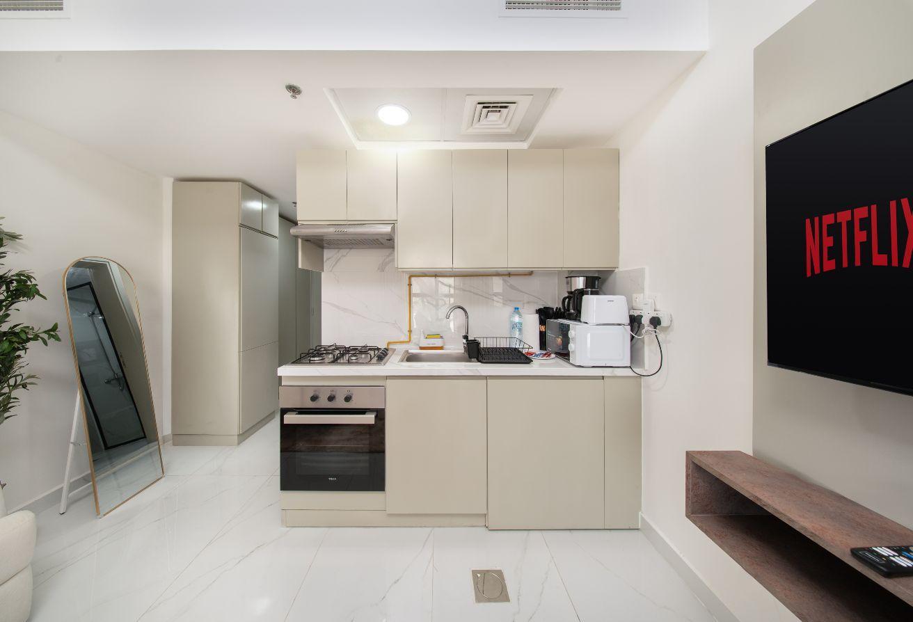 Modern Studio Near Metro | Pool, Gym & Expo Access photo 2