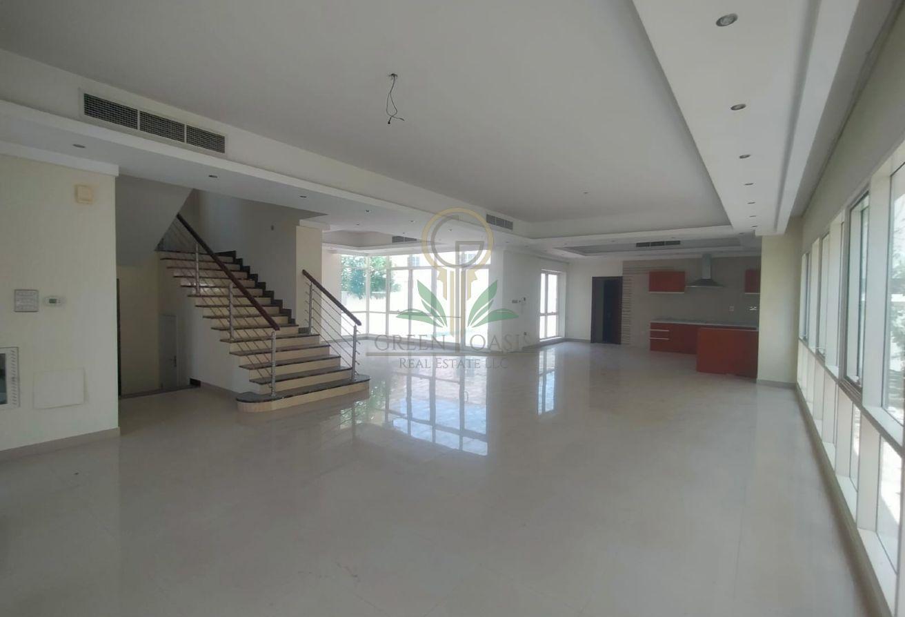 Elegant 5BR Villa Perfect For Beach Lovers | Pool photo 3