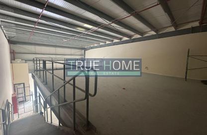 Warehouse - Studio - 1 Bathroom for rent in Al Sajaa - Sharjah