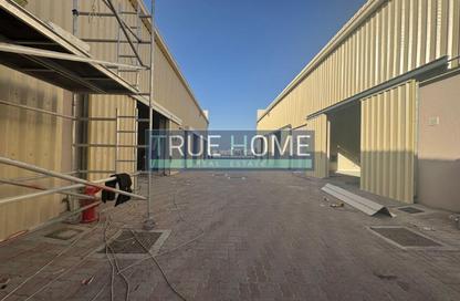 Warehouse - Studio - 1 Bathroom for rent in Al Sajaa - Sharjah