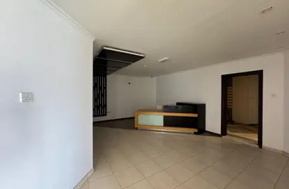 Warehouse - Studio - 3 Bathrooms for rent in Al Quoz Industrial Area - Al Quoz - Dubai