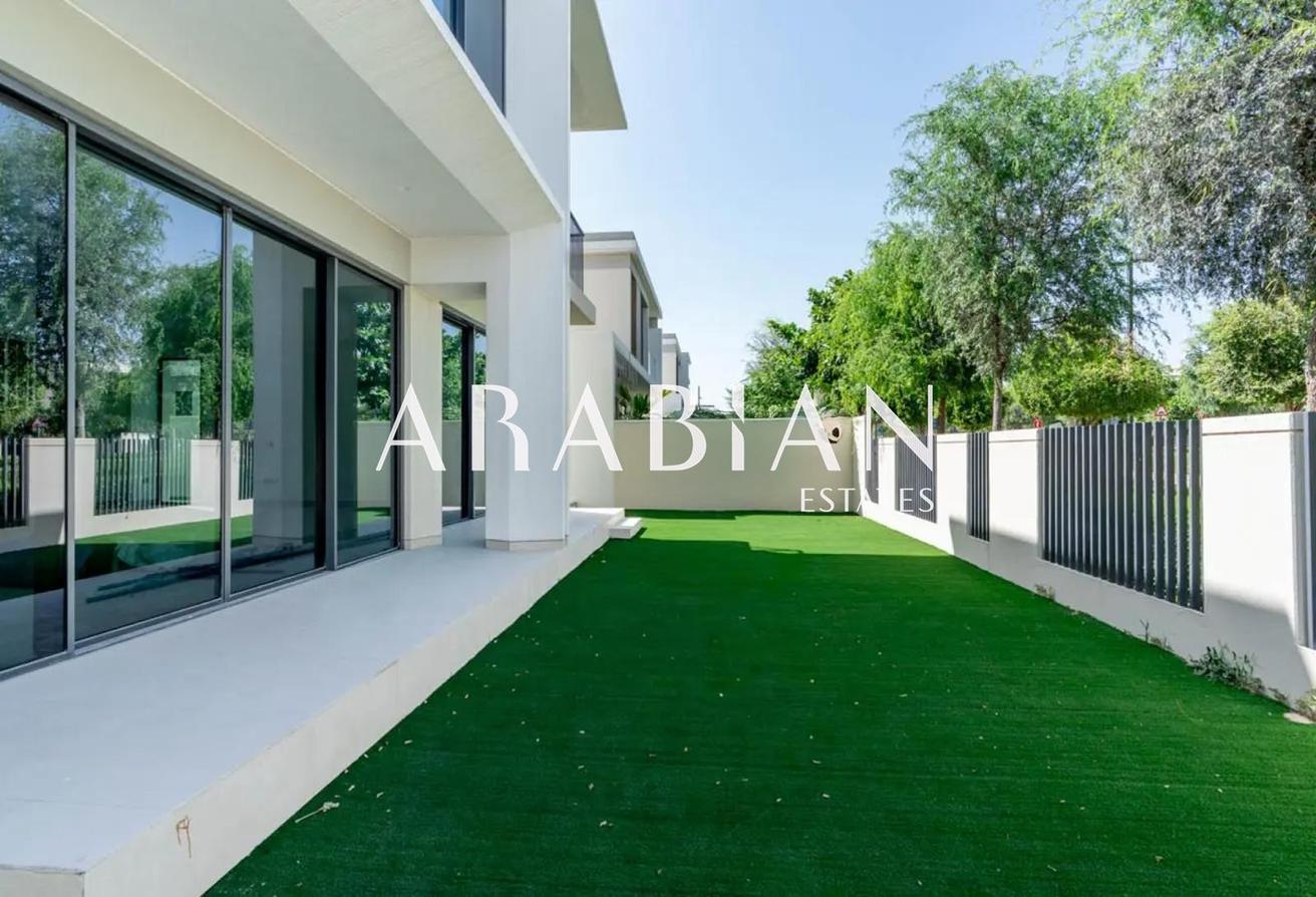 Single Row | Vacant July | Landscaped photo 14