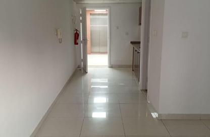 Apartment - Studio - 1 Bathroom for rent in Al Khan - Sharjah