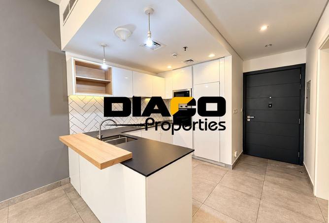 Spacious 1BR + Study|Balcony| Prime Location
