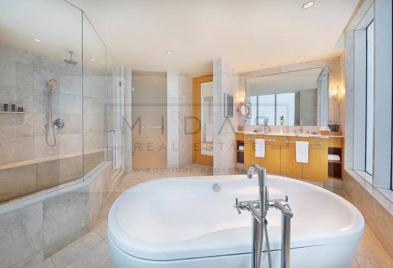 Prime Location I Luxury I Spacious I Near Mall photo 8