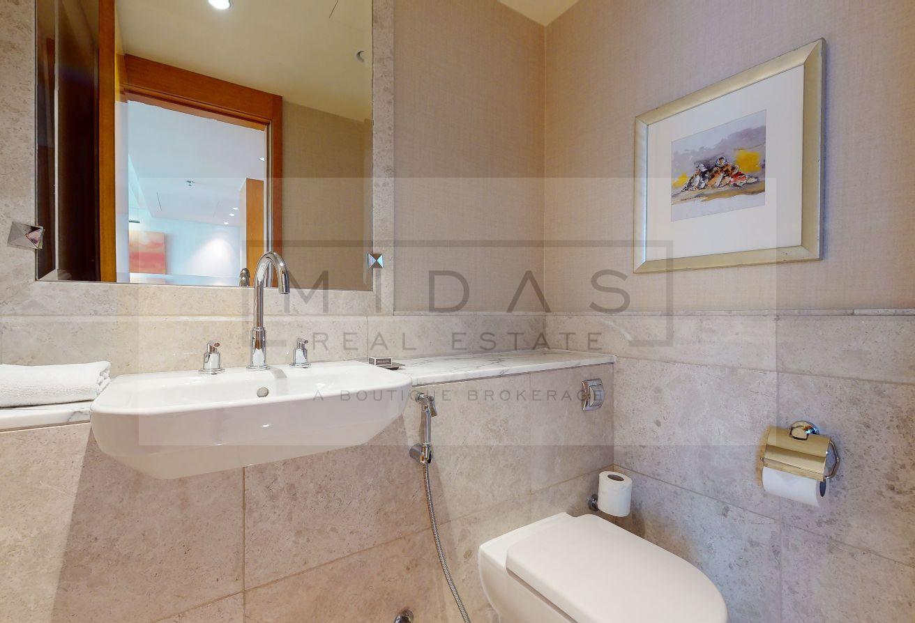 Prime Location I Luxury I Spacious I Near Mall photo 6