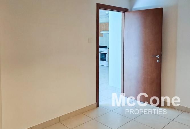 Marina View | Vacant | Unfurnished photo 3