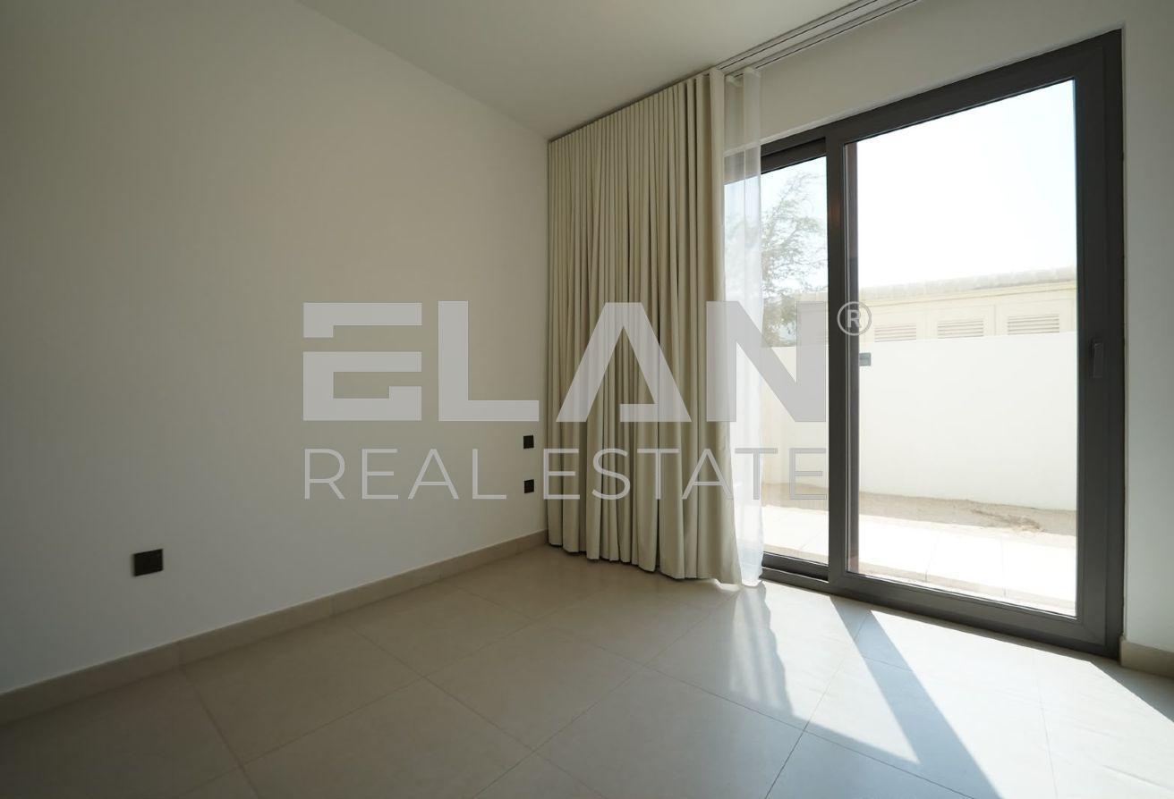 4-Bedroom + Maid Villa | Spacious Layout | Vacant photo 4