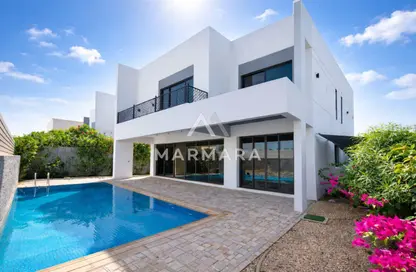 Villa - 5 Bedrooms - 5 Bathrooms for rent in Umm Suqeim 2 Villas - Umm Suqeim 2 - Umm Suqeim - Dubai