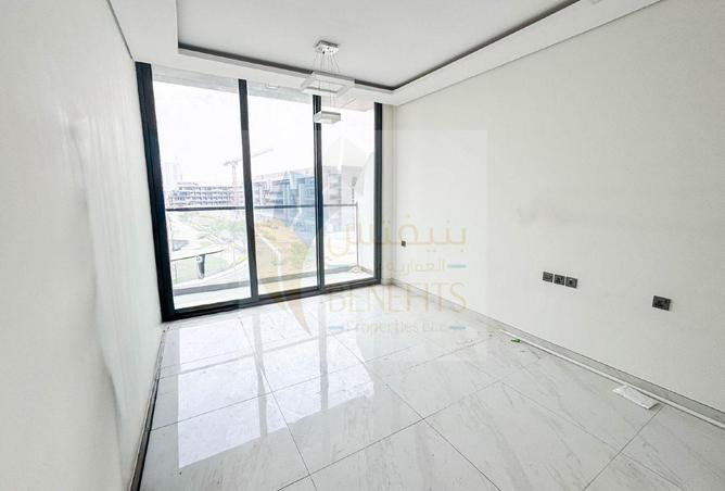 PRIME LOCATION | SEMI FURNISHED | READY TO MOVE